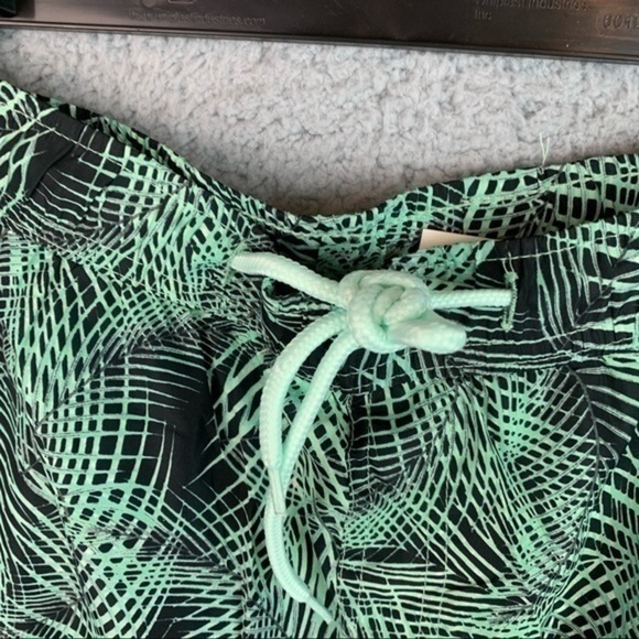 VIFUUR Mens XXL Swim Trunks Quick Dry Board Shorts with Mesh Lining - Picture 4 of 10